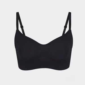 Skims seamlesss sculpt bralette NWOT